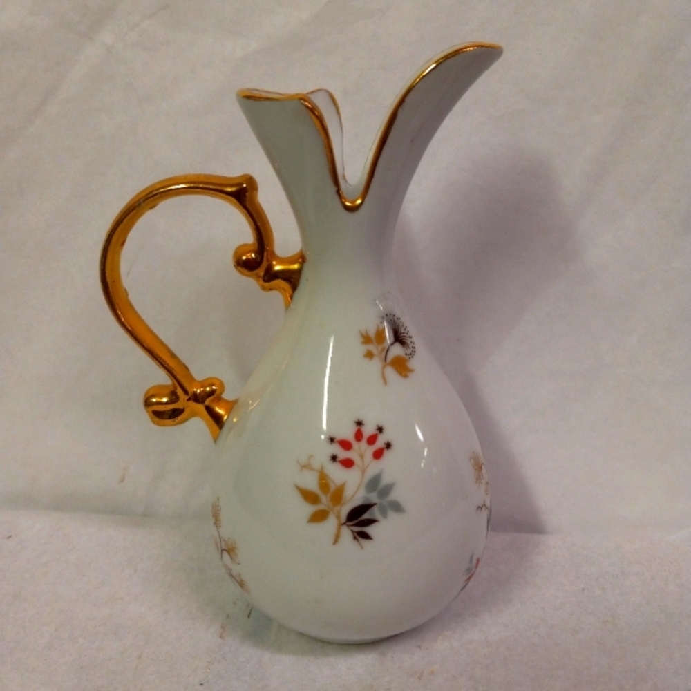 VINTAGE Pitcher Bud Vase White Porcelian Ceramic W/ Gold Trim SmallAsian Flowers